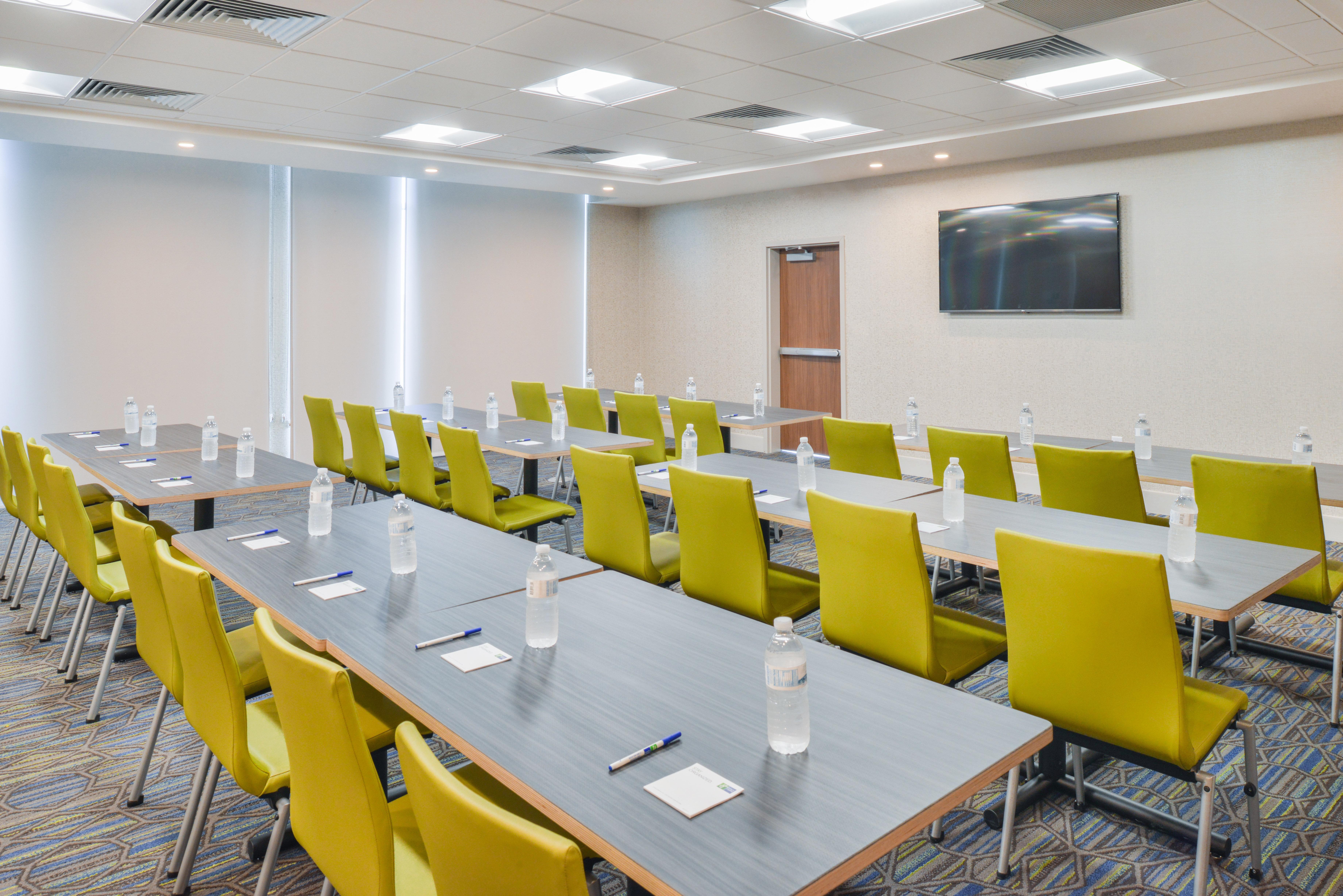 Holiday Inn Express & Suites - Chadron By Ihg Bagian luar foto