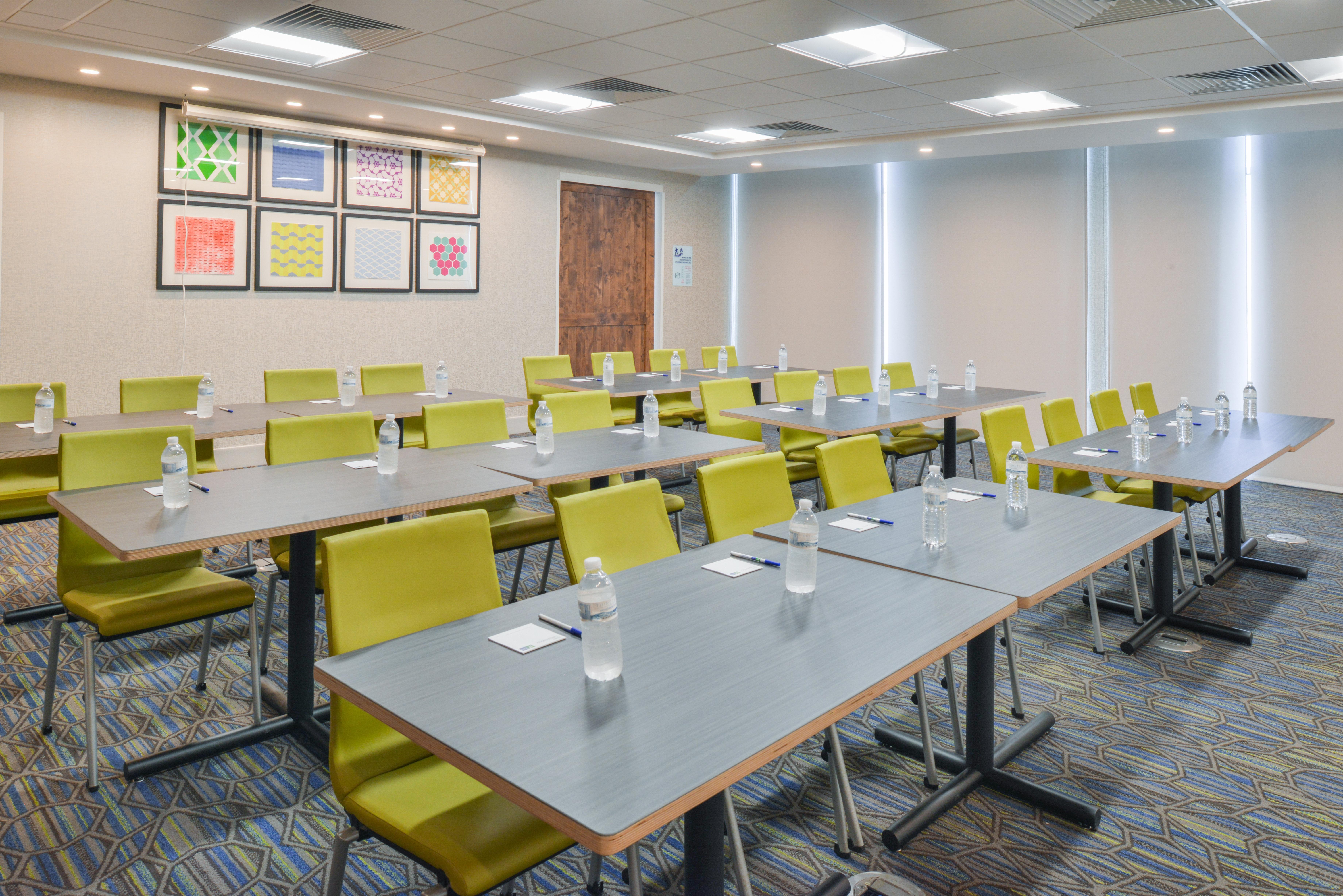 Holiday Inn Express & Suites - Chadron By Ihg Bagian luar foto